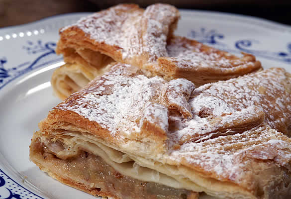 Apple strudel